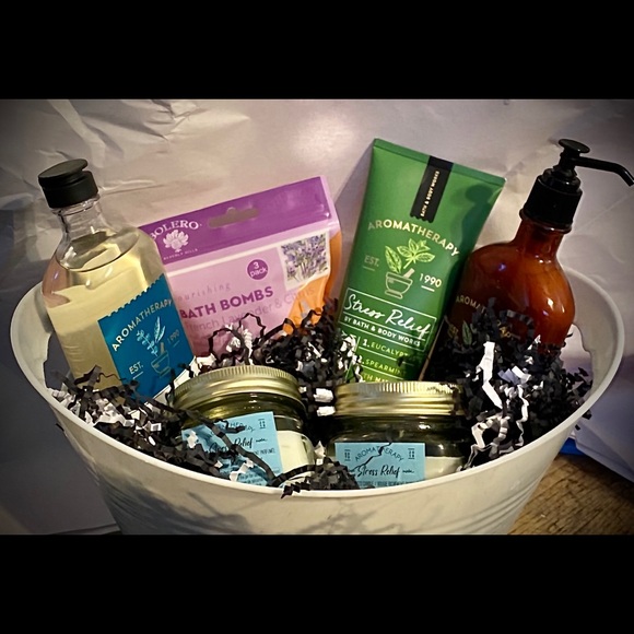 Bath and Body Works Stress Relief Basket - Picture 1 of 2